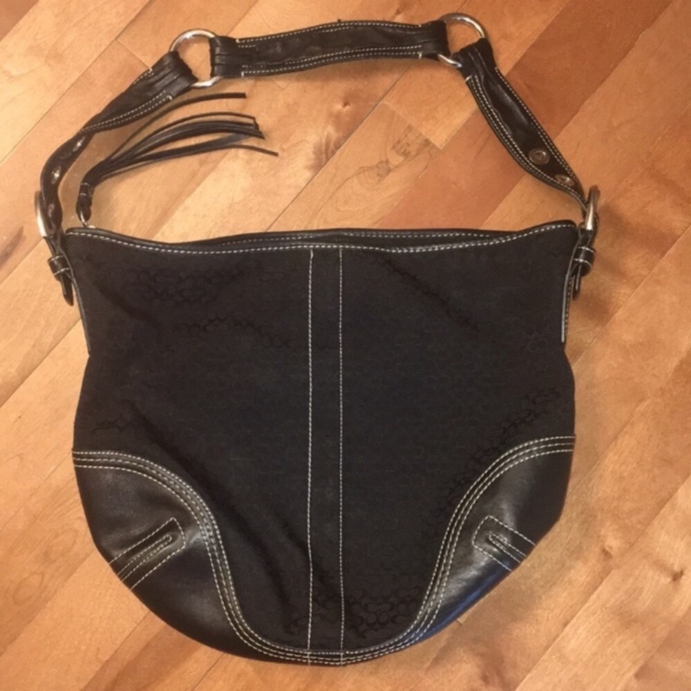 Coach signature black shoulder bag leather…